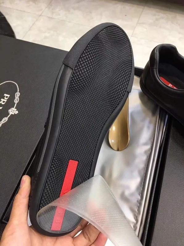 Factory price: 400💰Prada spring and summer men's genuine leather sports shoes, the highest version on the market, any comparison is welcome🆚! The original leather has excellent texture and is super high-end! Fetal sheep lining imported from Italy, removable pad! Luxurious materials and fine workmanship, highly recommended! Code number: 38-44, customized 45